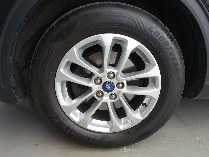 Ford Kuga 110 kw, Titanium, manuál - fotka 31 z 37