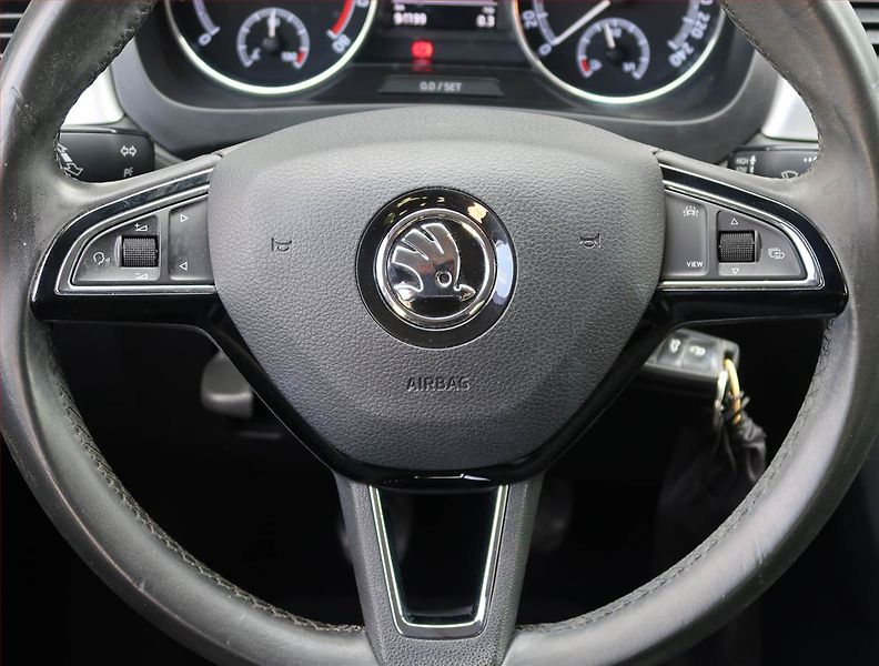 Škoda Rapid (2019) 1.0 TSI, Park. senzory - fotka 16 z 18