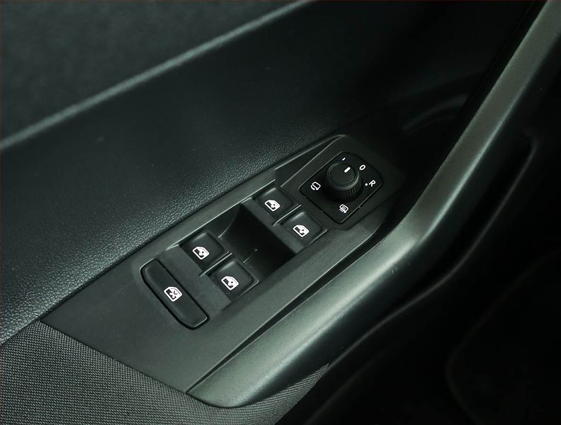 Volkswagen Polo (2022) Life 1.0 TSI, Serv.kniha - fotka 15 z 15