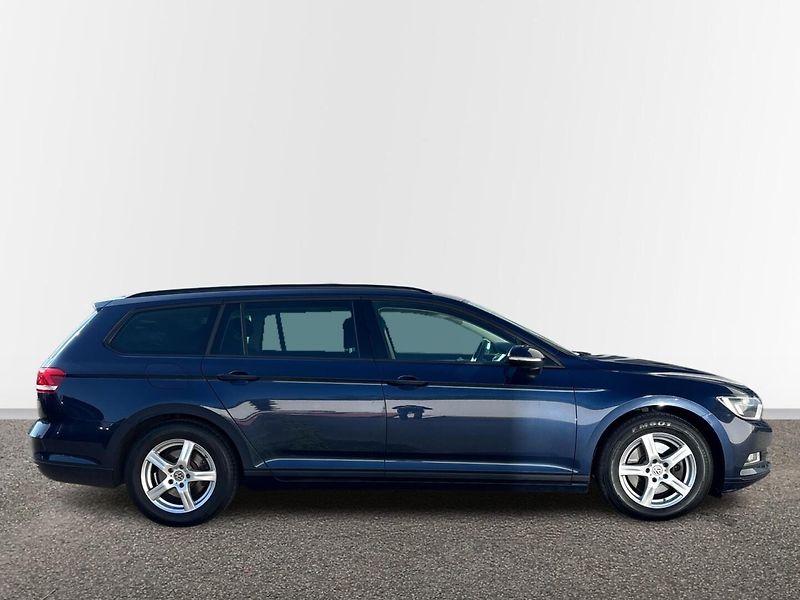 Volkswagen Passat Trendline - fotka 16 z 24