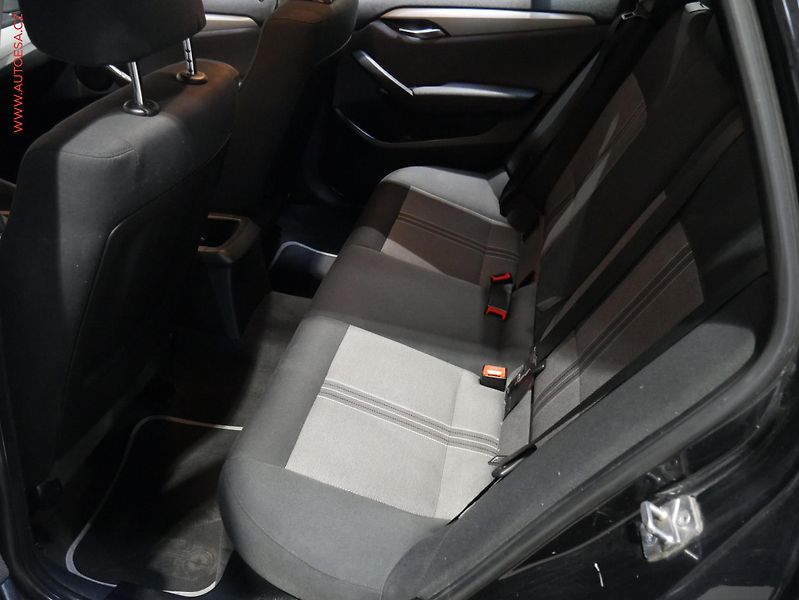 BMW X1 (2010) 2.0 D xDrive18d, AC, park - fotka 10 z 14
