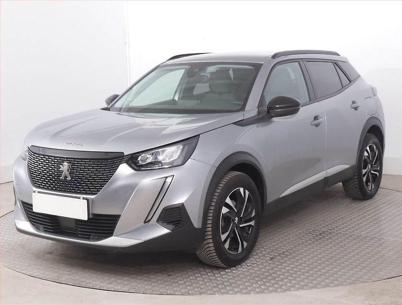 Peugeot 2008 (2022) Allure 1.2 PureTech, Automat - fotka 2 z 17