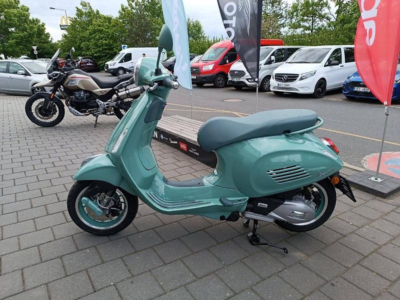 Vespa Primavera 125 3V ABS (2026) Verde 80th  (příslušenství v - fotka 4 z 11