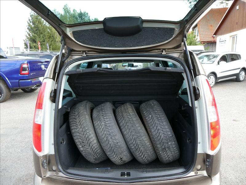 Škoda Roomster 1,2 TSI 77kW Elegance,2 x kola - fotka 16 z 48