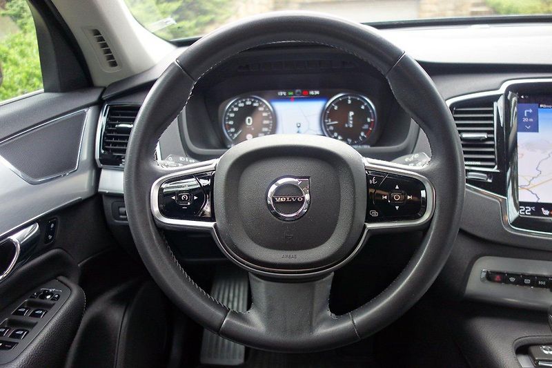Volvo XC90 (2015) Momentum 2.0 D5 AWD 165 kW - fotka 17 z 34