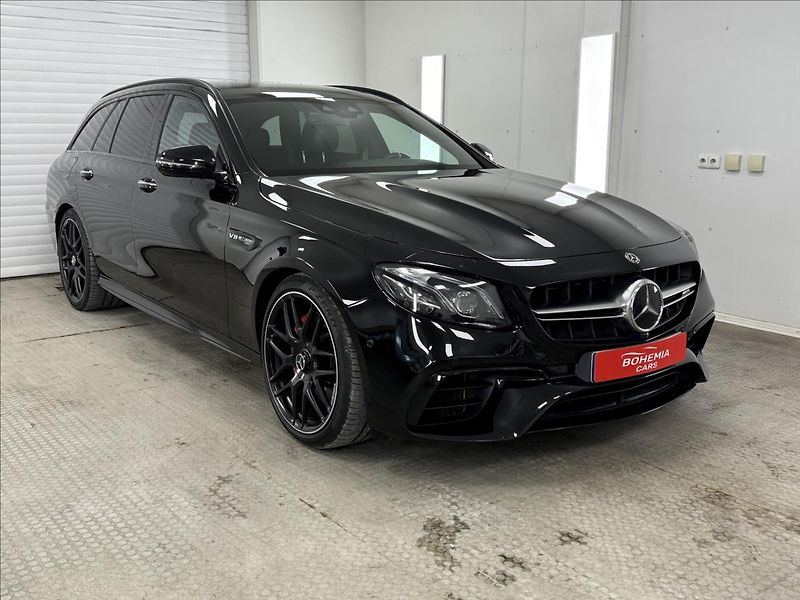 Mercedes-Benz Třídy E 4,0 Mercedes-AMG E 63S 4MATIC+ - fotka 7 z 35