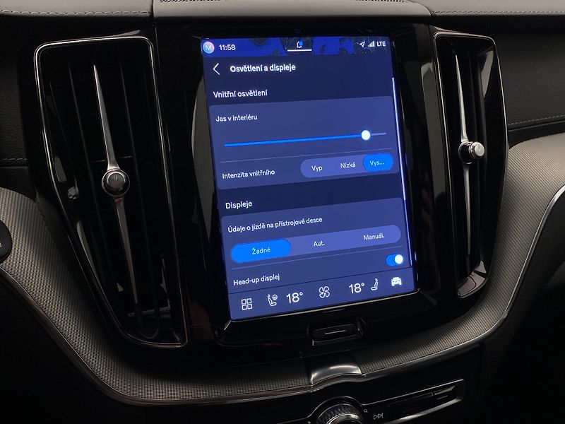 Volvo XC60 T8 AWD RECHARGE DARK ULTRA CZ - fotka 55 z 63