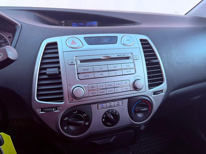 Hyundai i20 1.2, ČR, 1.Maj, Klimatizace - fotka 16 z 18