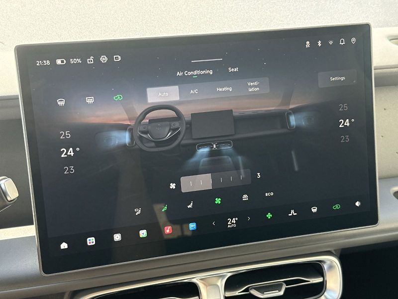 Leapmotor B10 (2026) DESIGN HYBRID EV - fotka 14 z 32