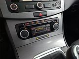 Volkswagen Passat (2011) 1.6 TDI, Tempomat - náhled 14