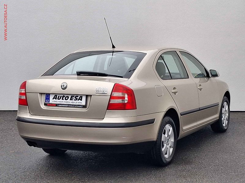 Škoda Octavia (2005) 2.0 FSi, ČR, Elegance - fotka 4 z 13