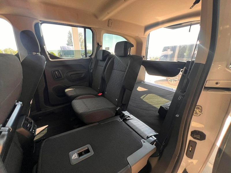 Opel Combo Eleg.Plus L2-1,5 CDTi AT8 - fotka 23 z 31