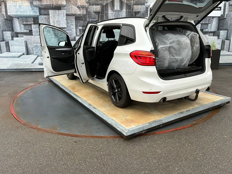 BMW Řada 2 (2017) 220i GT, 141KW, 7 MÍST - fotka 9 z 25