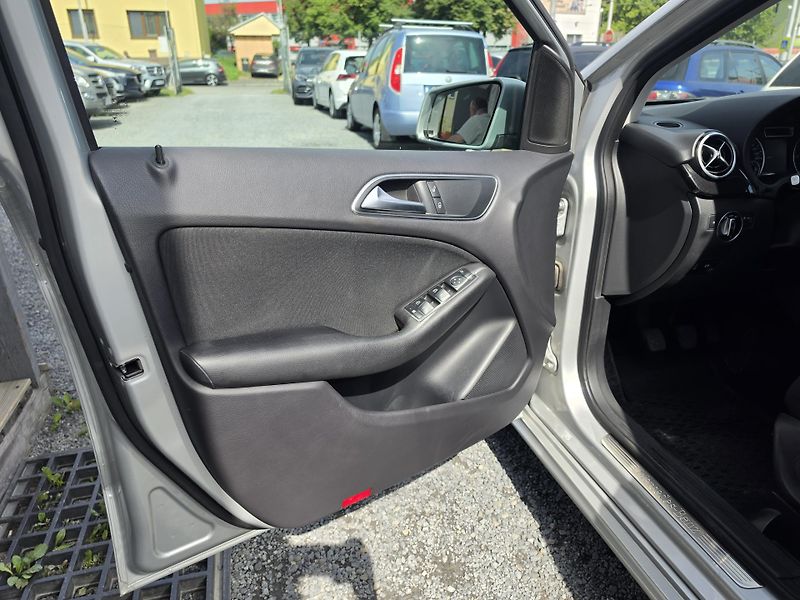 Mercedes-Benz Třídy B 180CDi Navi Parkovací senzory  - fotka 16 z 18