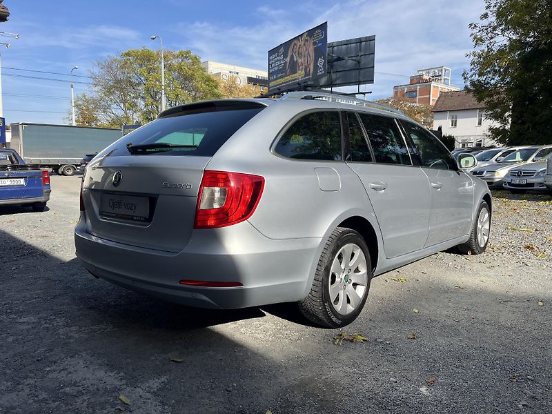Škoda Superb (2012) 2,0 TDi 103 Kw AMBIENTE - fotka 5 z 16