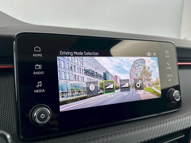 Škoda Kamiq (2025) DSG 1.0TSI 85kW Monte Carlo - fotka 12 z 32