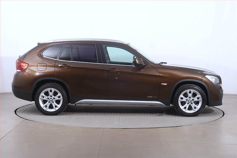 BMW X1 (2012) xLine xDrive20d, 4X4, Automat - fotka 6 z 17