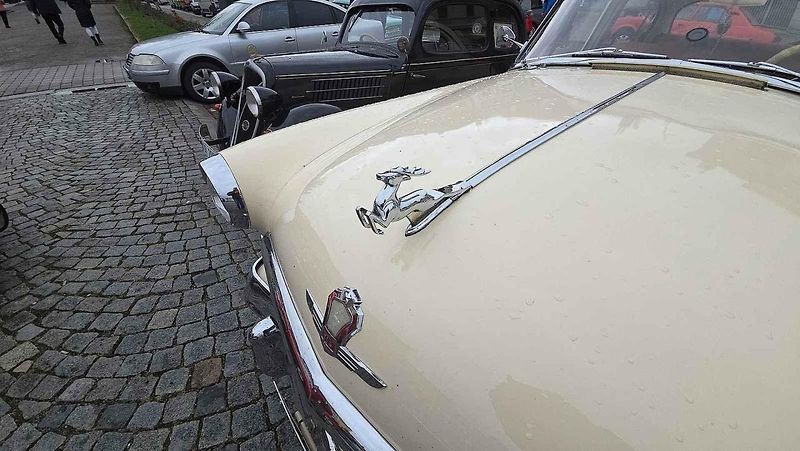 Z jedenáctého ročníku srazu autoveteránů na Husově náměstí v Rakovníku. Foto: Karel Fiala