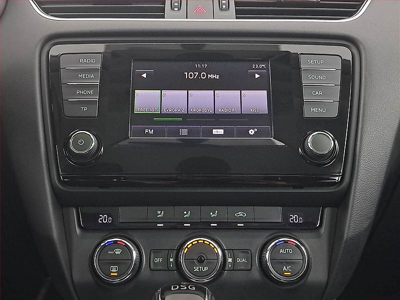 Škoda Octavia (2013) 2.0 TDI, Automat, Xenony - fotka 12 z 19