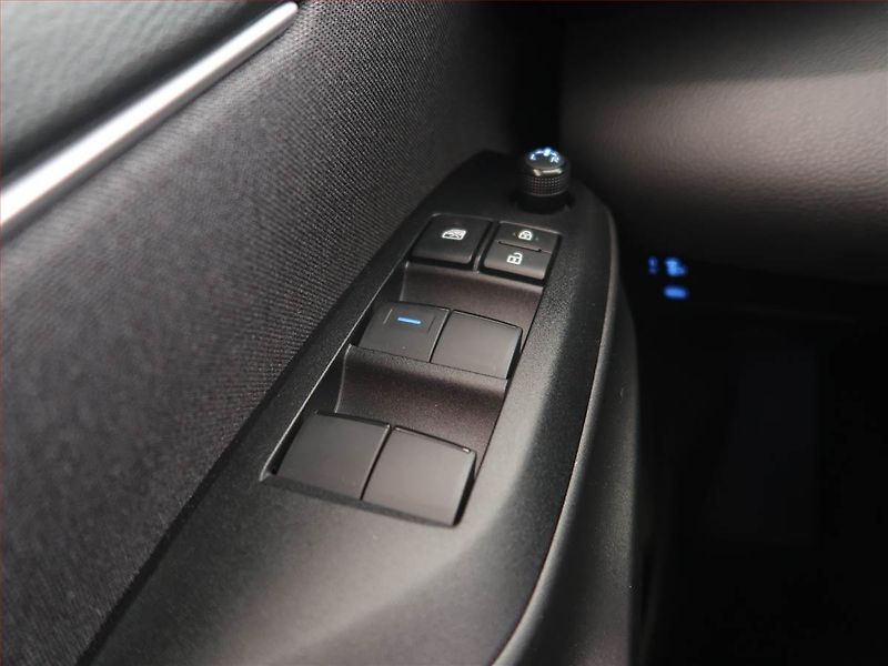 Toyota Yaris (2023) 1.5 VVT-i, Serv.kniha - fotka 15 z 17