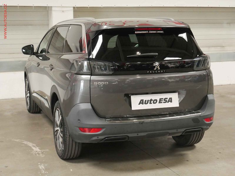 Peugeot 5008 (2022) 1.2 PT, 1.maj,ČR, Allure - fotka 4 z 23
