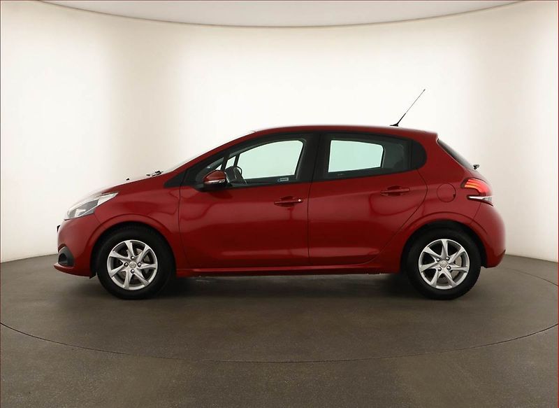 Peugeot 208 (2016) 1.2 PureTech, ČR,1.maj - fotka 3 z 17