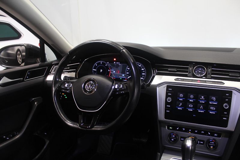 Volkswagen Passat (2019) 2.0TDI DSG Display LED Navi - fotka 28 z 35
