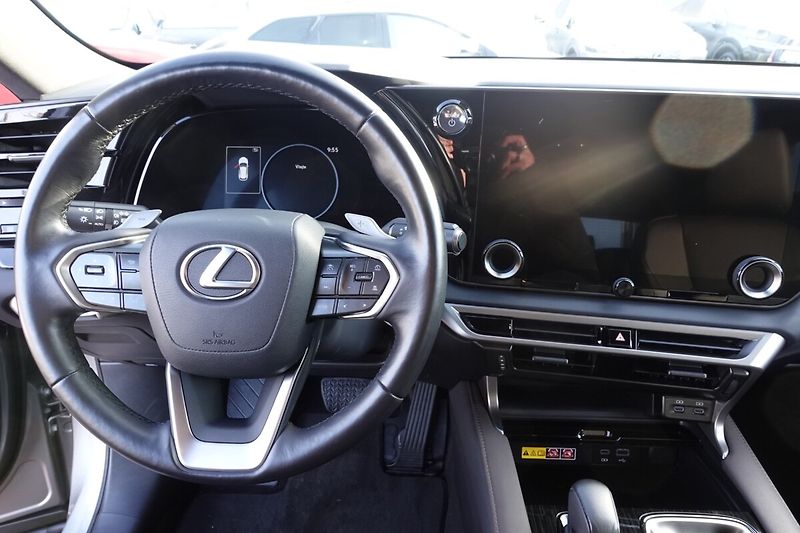 Lexus RX 350h Executive - fotka 15 z 36