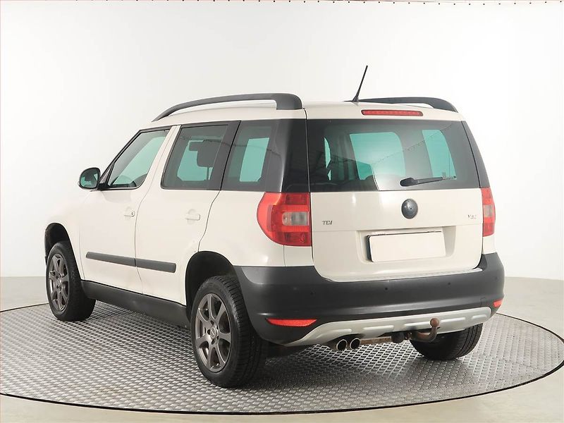 Škoda Yeti (2012) 2.0 TDI, Park. senzory - fotka 4 z 16