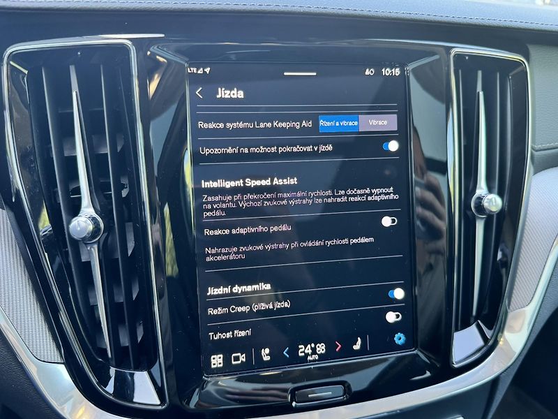 Volvo V60 T6 AWD Ultra Dark // REZERVACE - fotka 34 z 36