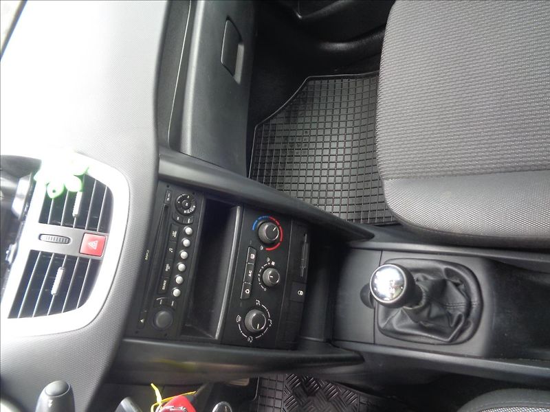 Peugeot 207 1,4 - fotka 12 z 16