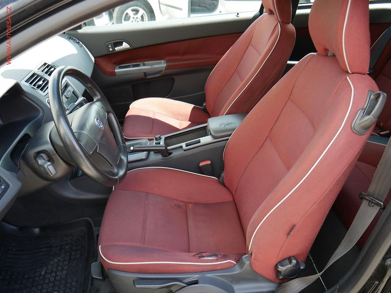 Volvo C30 (2007) 1.6i, ČR, AC, tempo, park - fotka 9 z 14