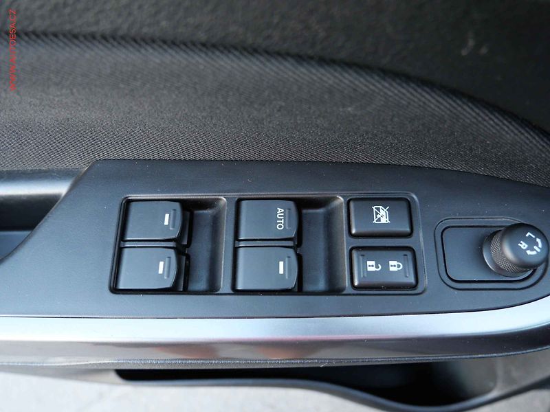 Suzuki Vitara (2019) 1.4i, 2.maj,ČR, AC, TZ, park - fotka 15 z 23