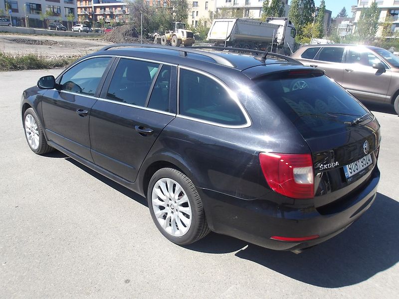 Škoda Superb 2,0TDi 125kW DSG! 2 x ALU kola - fotka 8 z 31