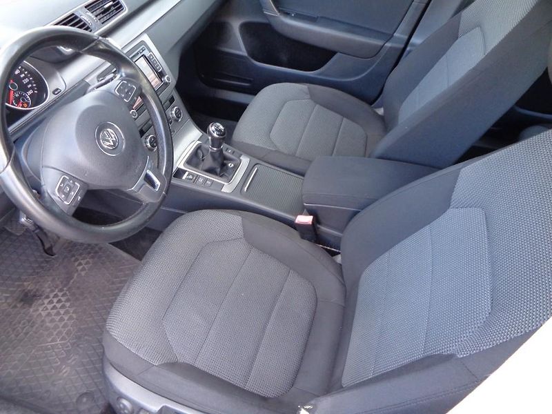 Volkswagen Passat 2,0 TDI Comfortline  103 kW - fotka 10 z 27