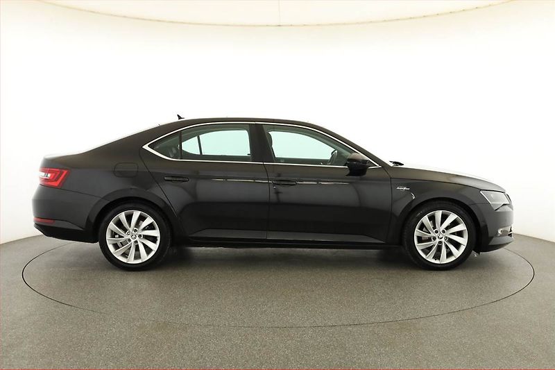 Škoda Superb (2017) Laurin&Klement 1.8 TSI, Kůže - fotka 6 z 21