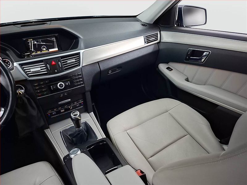 Mercedes-Benz Třídy E (2010) Avantgarde E 220 CDI, Navi - fotka 8 z 19