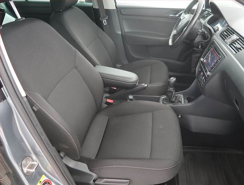 Škoda Rapid (2013) Ambition 1.2 TSI, Serv.kniha - fotka 9 z 16