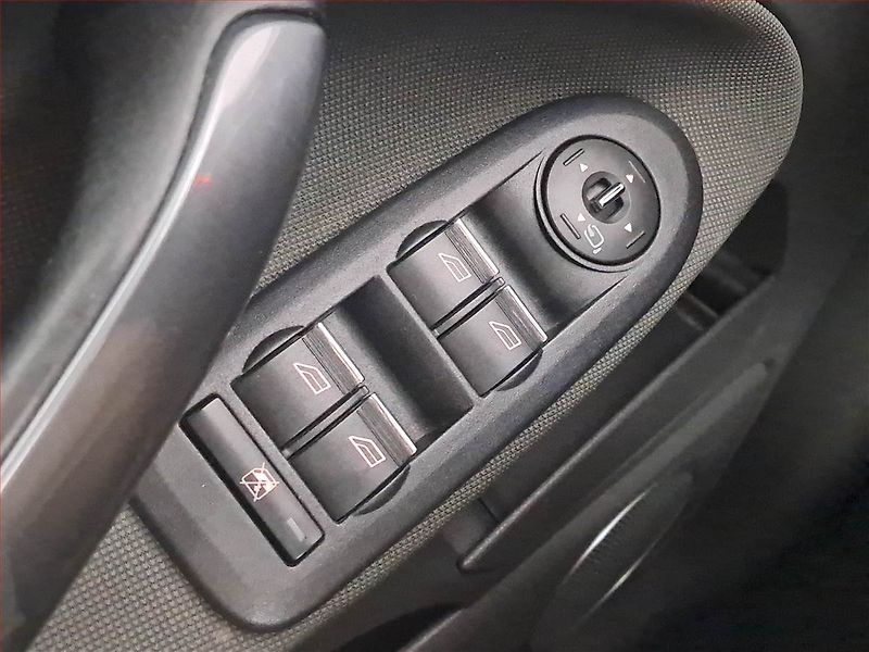 Ford Kuga (2010) 2.0 TDCi, Navi, Tempomat - fotka 15 z 16