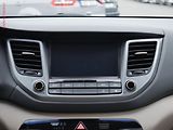 Hyundai Tucson (2015) 1.7 CRDi, ČR, AC, výhřev sed. - náhled 11