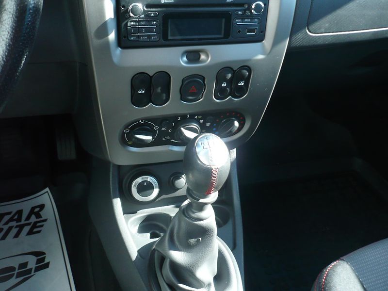Dacia Duster 1.6i 77Kw 4x4 Klimatizace - fotka 10 z 26