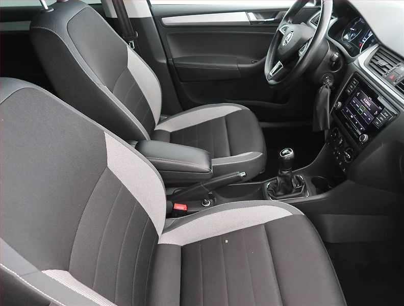 Škoda Rapid (2019) Ambition 1.0 TSI - fotka 9 z 13