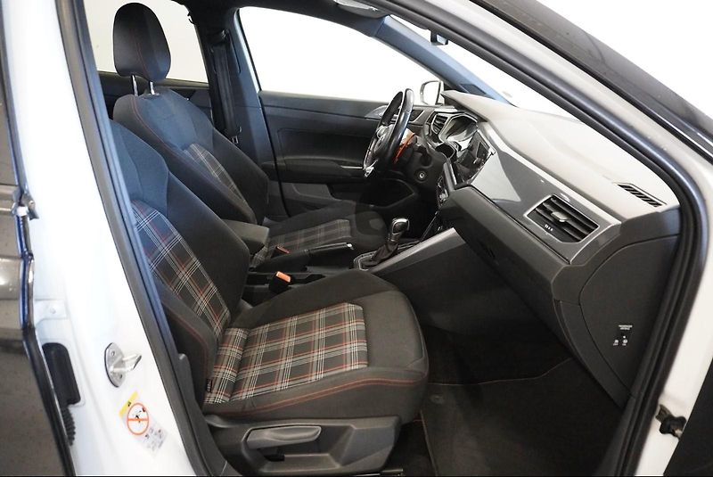 Volkswagen Polo  2,0 TSI GTI 147kW DSG6 - fotka 14 z 28