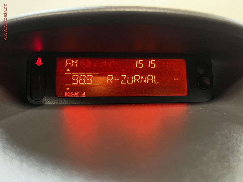 Renault Clio (2010) 1.2i, ČR, AC - fotka 11 z 14