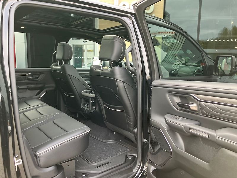 Dodge RAM (2025) 3.0 I6 548k LIMITED NIGHT RAMB - fotka 44 z 63