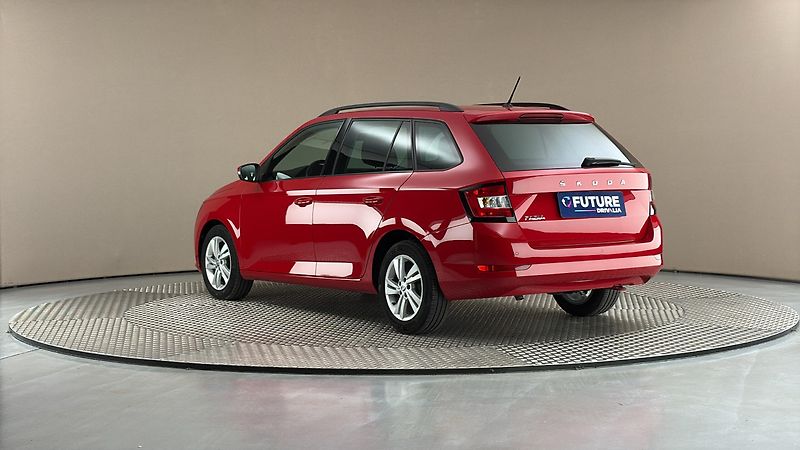 Škoda Fabia 1.0 TSI Ambition Combi - fotka 2 z 23