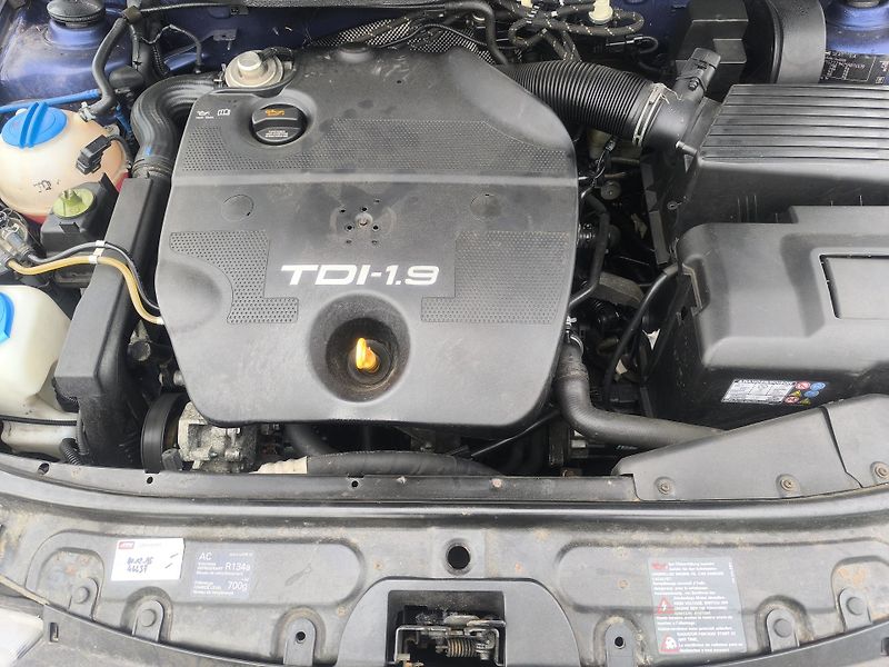 Seat Leon TDI66KW,KRÁSNÝ,110KM, SERVISKA - fotka 19 z 20
