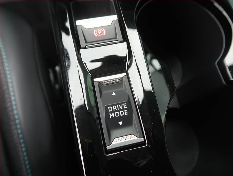 Peugeot 208 (2022) Allure 50 kWh, SoH 89% - fotka 18 z 22