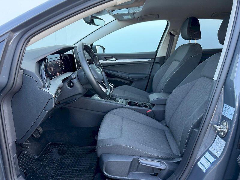 Volkswagen Golf (2025) 1.5 TSI 85kW People - fotka 5 z 35