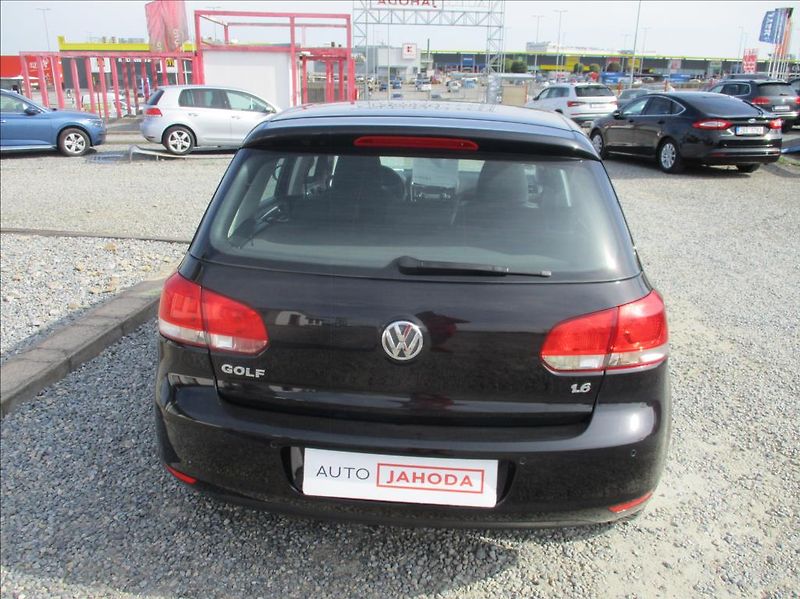 Volkswagen Golf 1,6 i, klima,serviska,1.maj., - fotka 7 z 39